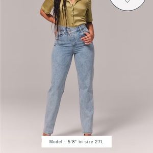 Abercrombie Women's Curve Love Ultra High Rise 90s Straight Jean